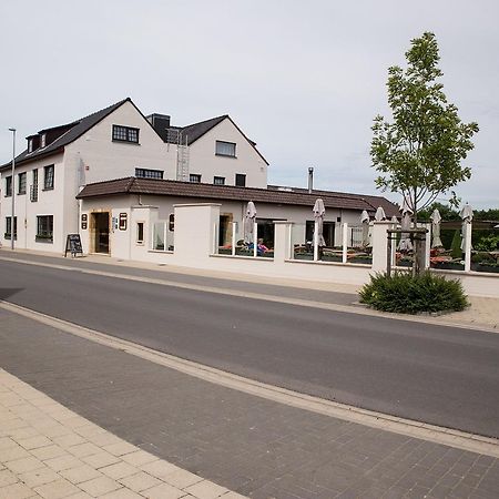 Hotel Salons De Vrede Ichtegem Exteriör bild