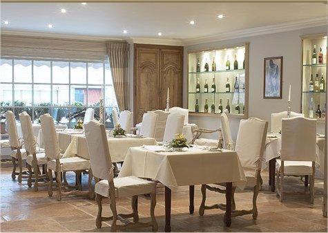 Hotel Salons De Vrede Ichtegem Exteriör bild