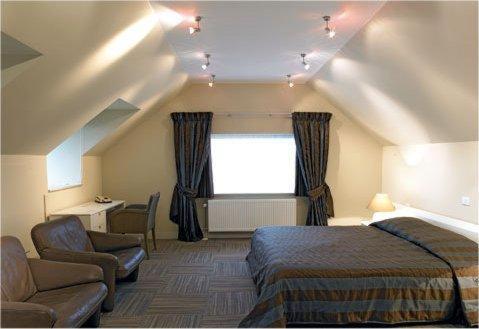 Hotel Salons De Vrede Ichtegem Exteriör bild