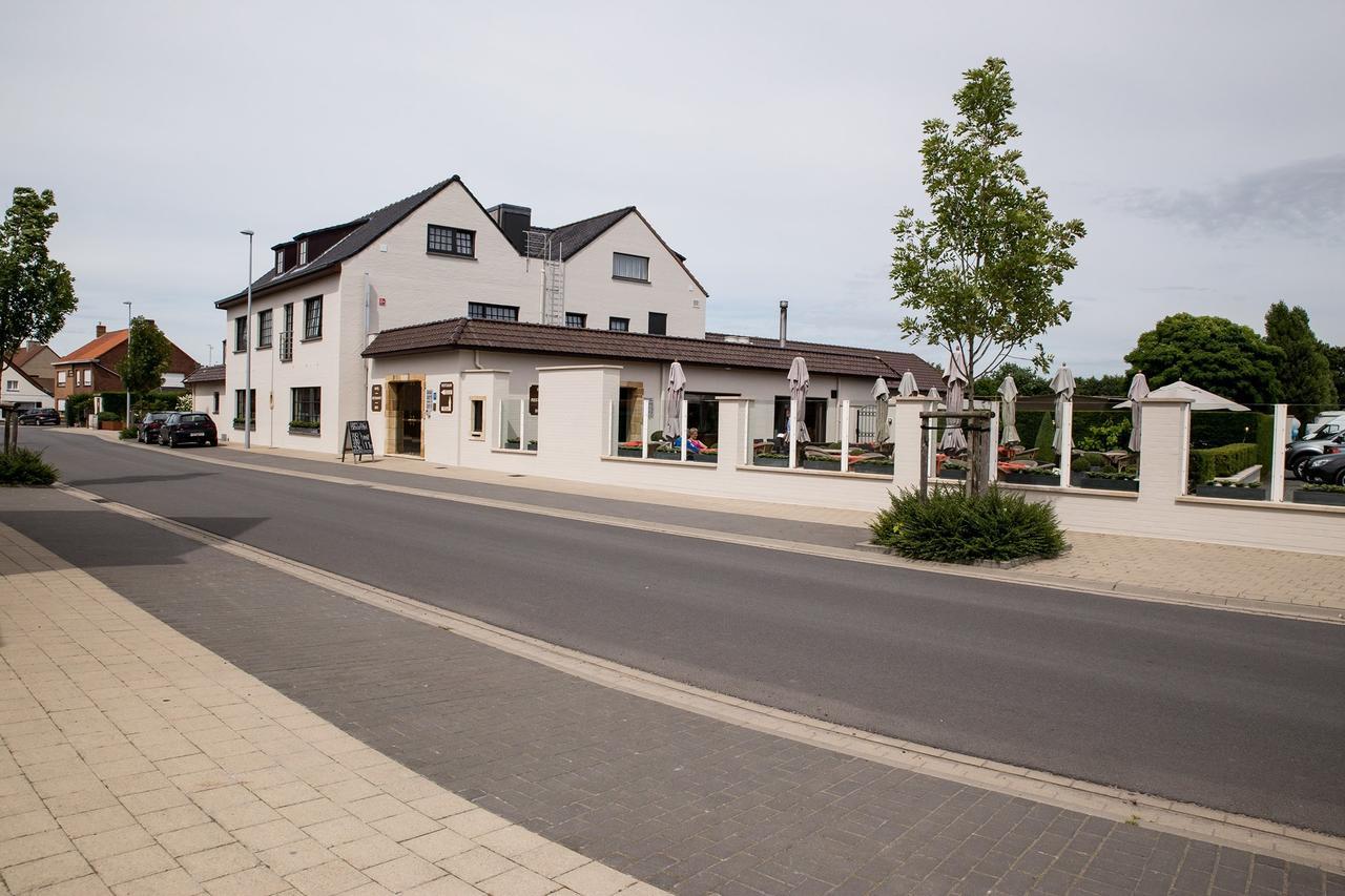 Hotel Salons De Vrede Ichtegem Exteriör bild